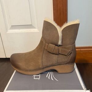 Danskos - Bessie Burnished Nubuck